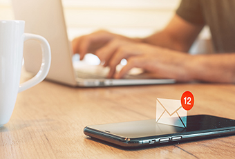 メールやスマホアプリへの通知